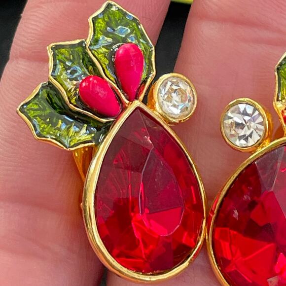 Vintage Avon Clip On Earrings Ruby Red Teardrop Green Enamel Holly Berry - Picture 11 of 13